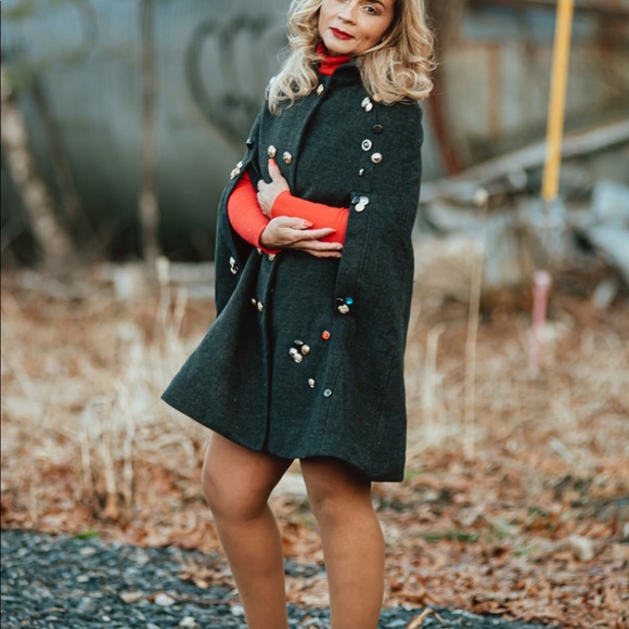 Cape - Picture 4 of 6